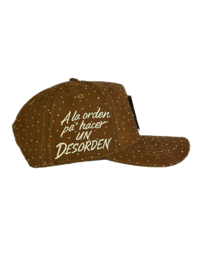 GORRA LA OVEJA NEGRA CAFE | Snapback Visera Semicurva